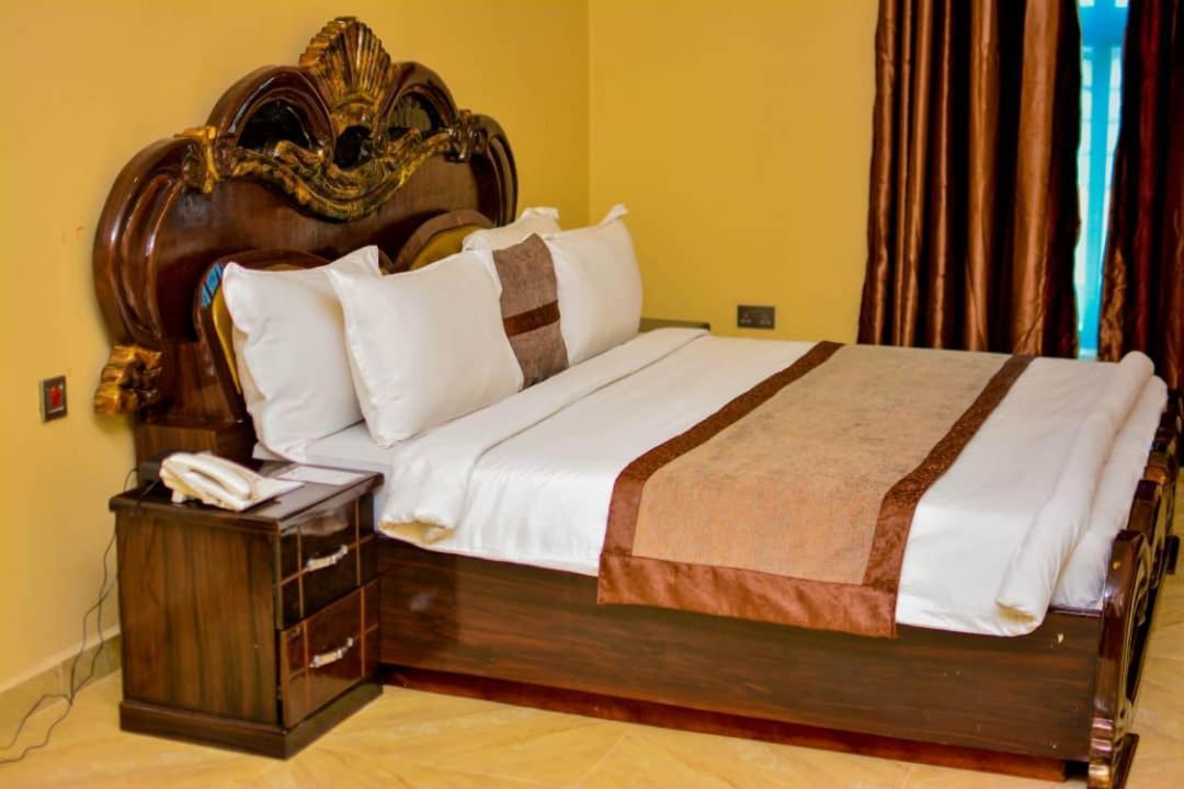 Wetland Hotel Ughelli Экстерьер фото