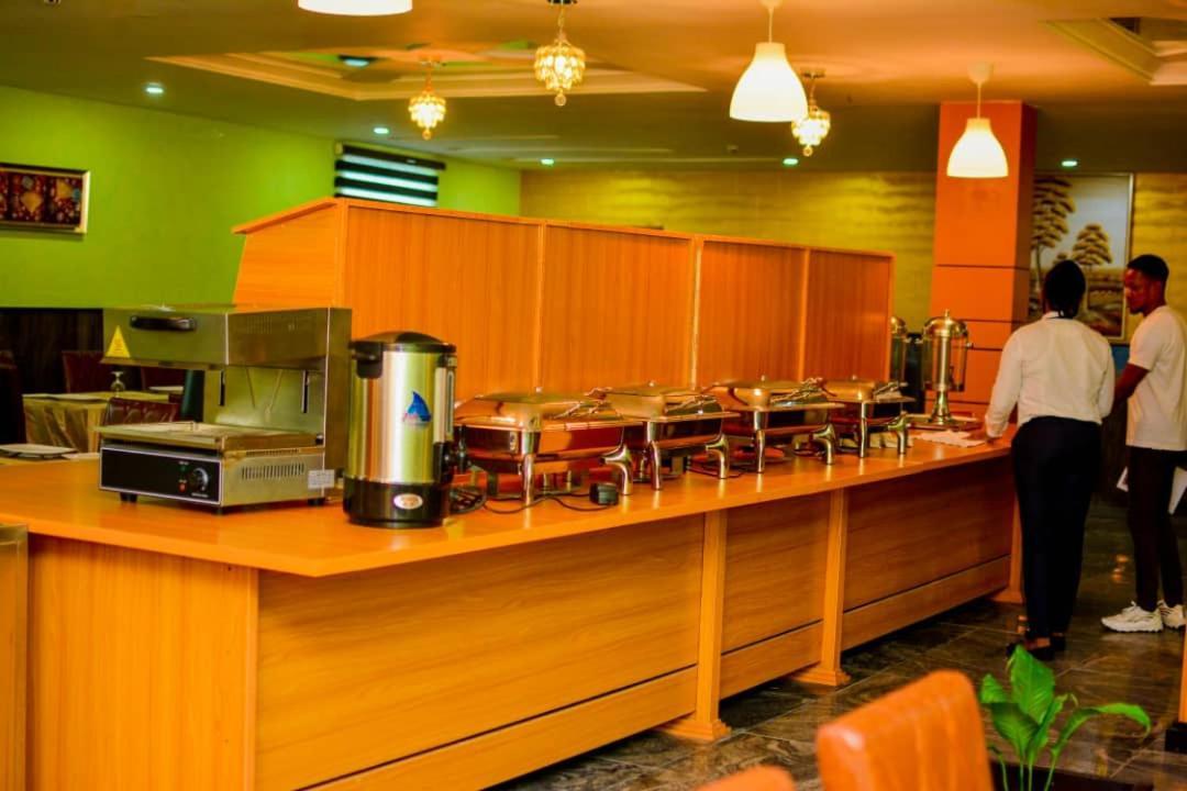 Wetland Hotel Ughelli Экстерьер фото
