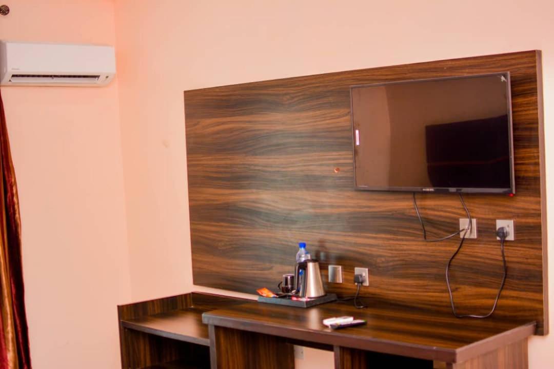 Wetland Hotel Ughelli Экстерьер фото
