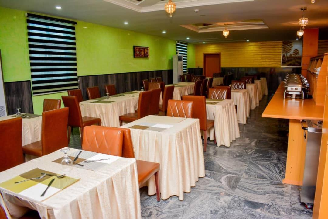 Wetland Hotel Ughelli Экстерьер фото