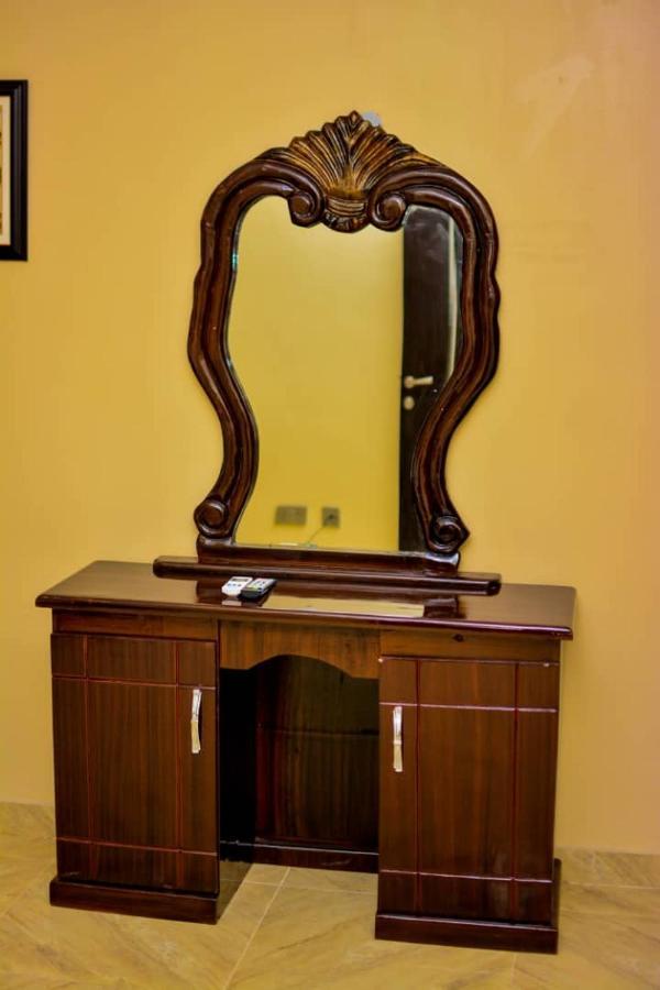 Wetland Hotel Ughelli Экстерьер фото